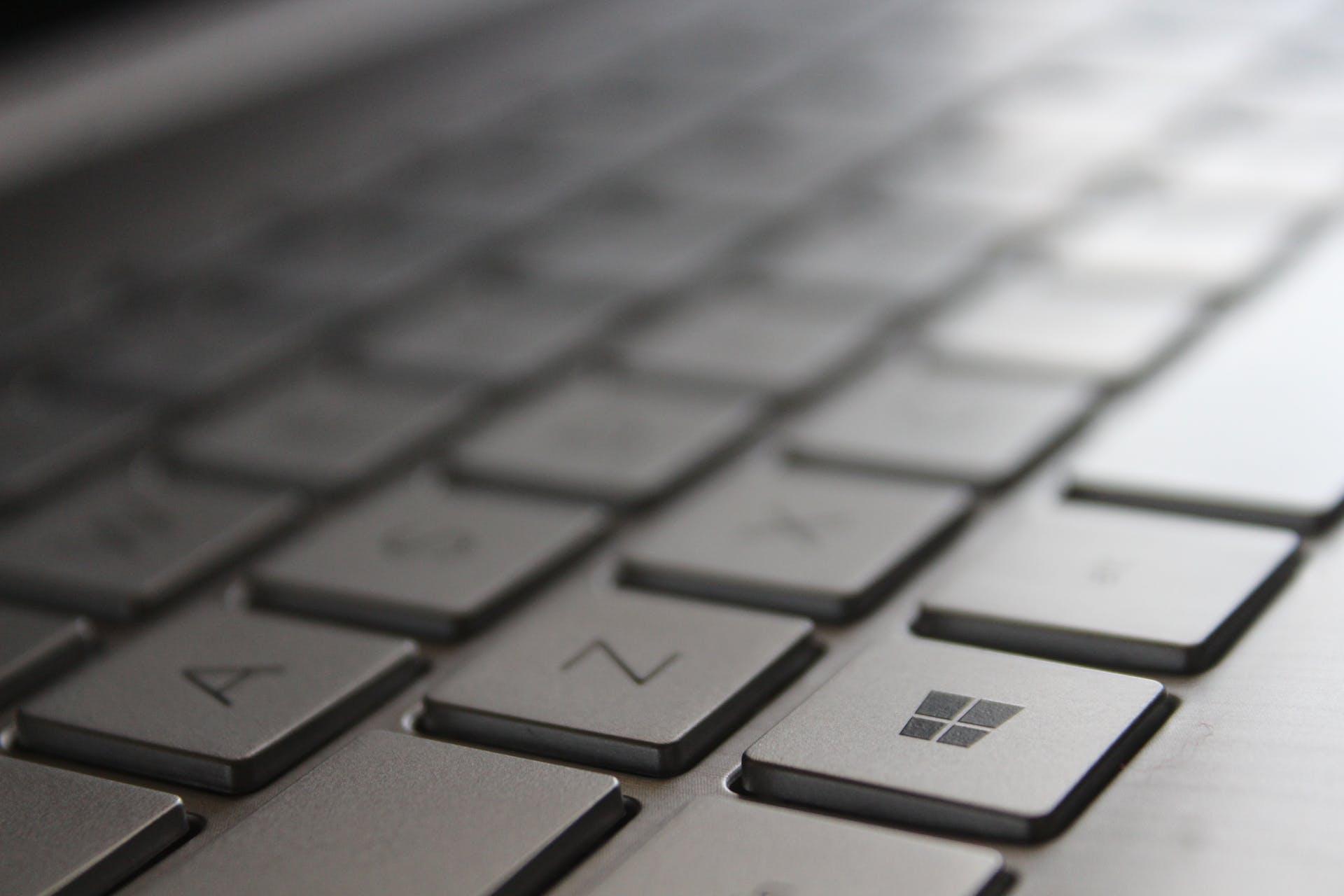Pourquoi un site web adapté au clavier est-il essentiel pour l\'accessibilité ? Tous les utilisateurs ne peuvent pas se servir d\'une souris, c\'est pourquoi les sites web doivent être entièrement accessibles au moyen d\'un clavier.